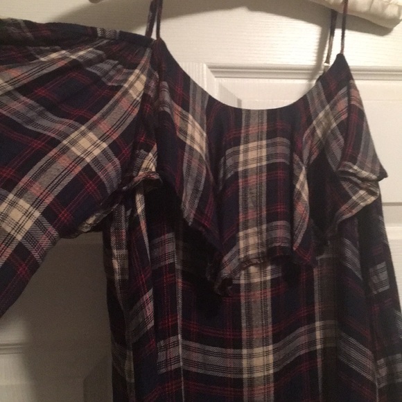 Perfect for the holidays! Beautiful Plaid Blouse! - Picture 2 of 3